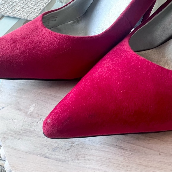 ❤️ CHERRY RED Suede Guess Pumps 7M - Picture 7 of 9